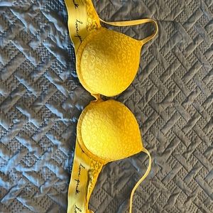 Victoria’s Secret PINK convertible bra